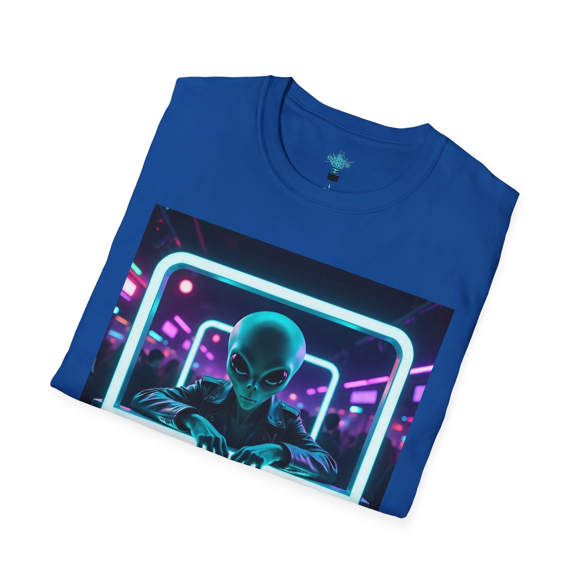 VYBZ Funny Alien Graphic T-Shirt, I Need A Hug From A Bad B*tch Tee, Unisex Casual Wear, Gift for Gamers, Science Fiction Fans, Birthday